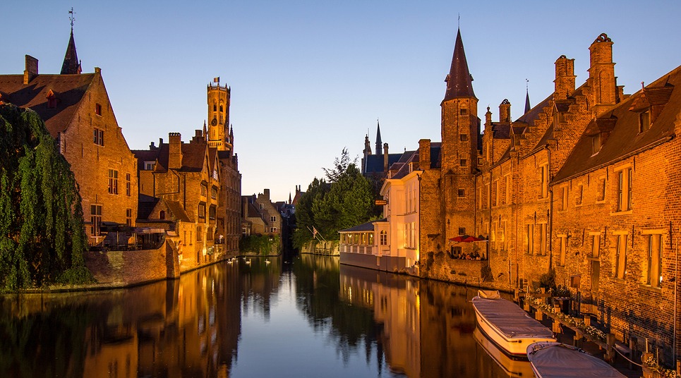 Canal em Bruges (Foto: shutterstock.com)