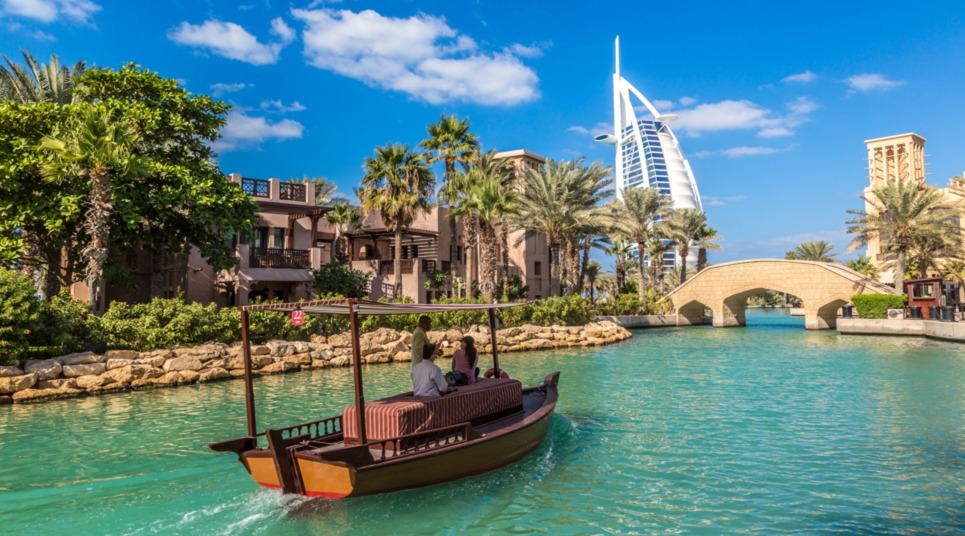 Jumeirah Madinat e Burj Al Arab ao fundo (Foto: shutterstock.com)