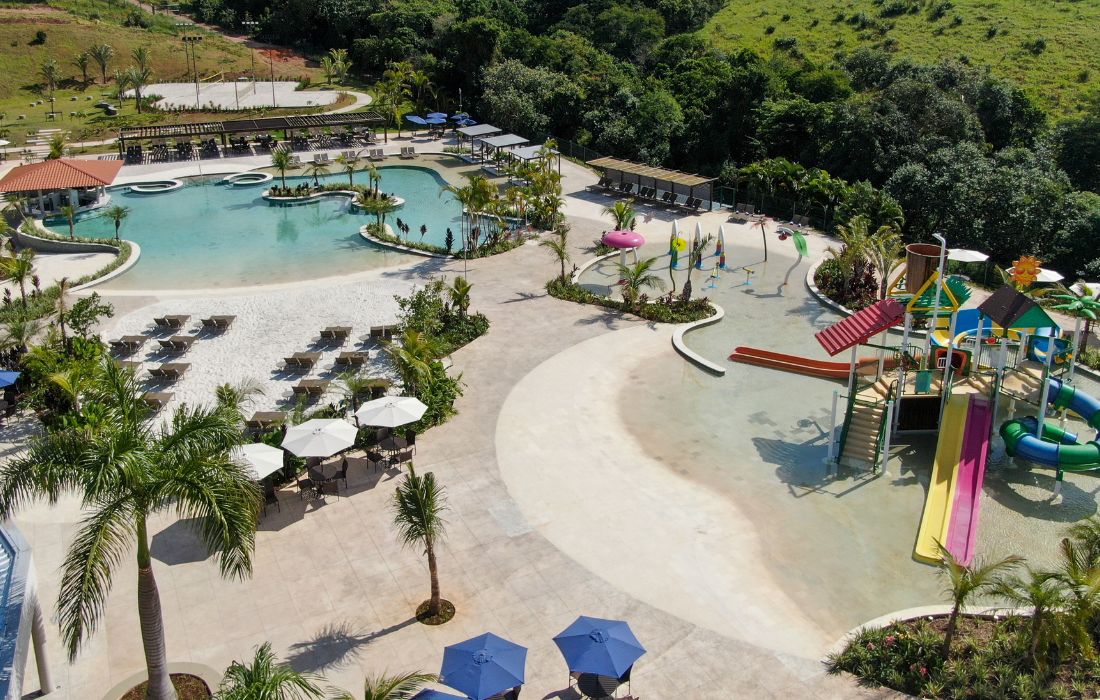 As duas piscinas do Cyan Resort são climatizadas
