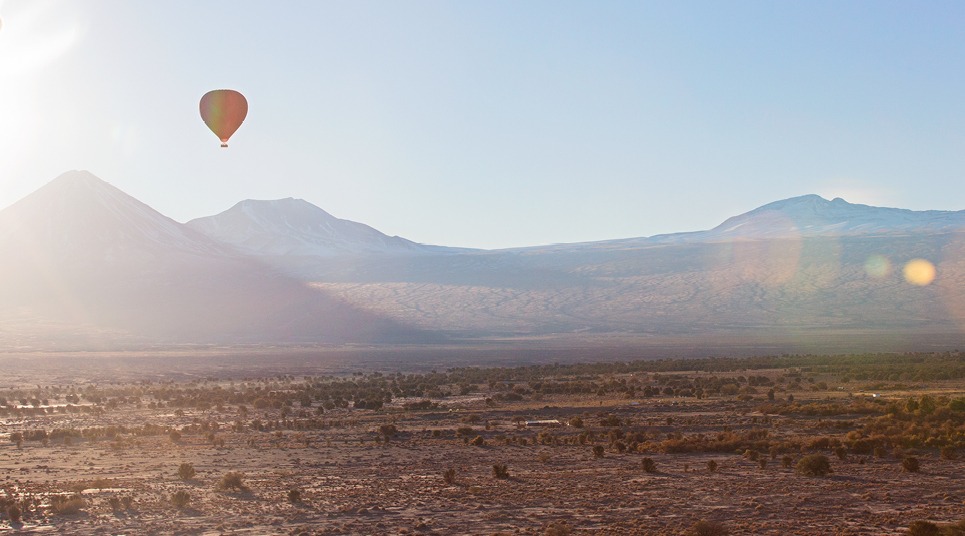 O deserto do Atacama também é uma opção para quem deseja voar de balão (foto: shutterstock)