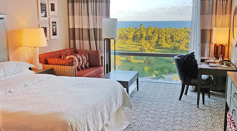 O destaque vai para as Suítes Club, de 64 m², que oferecem vista panorâmica para a natureza ao redor Acomodação do Sheraton Reserva do Paiva
