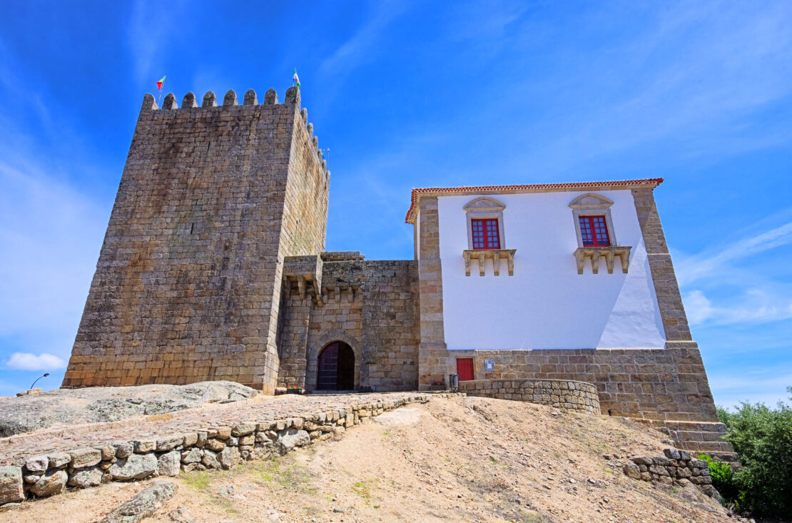 Fachada do castelo de Belmonte