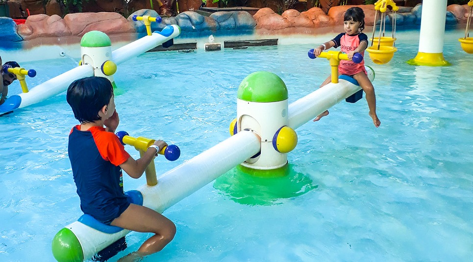 As crianças também podem se divertir nas águas termais de Olímpia Atração infantil no Hot Beach Olímpia