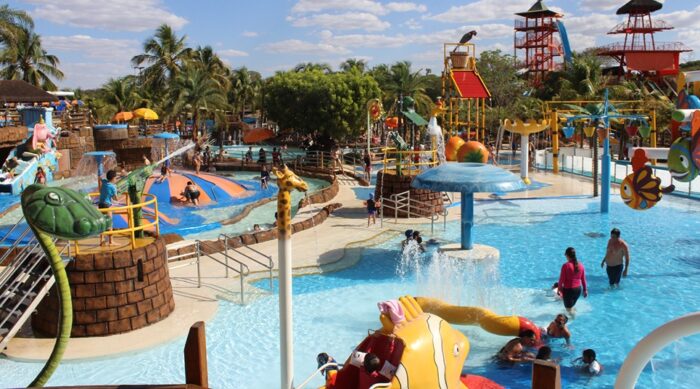 Como é o parque Thermas dos Laranjais, em Olímpia (SP)