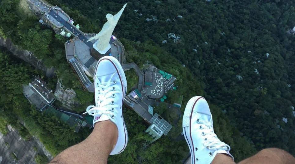 Sobrevoo de helicóptero no Rio de Janeiro