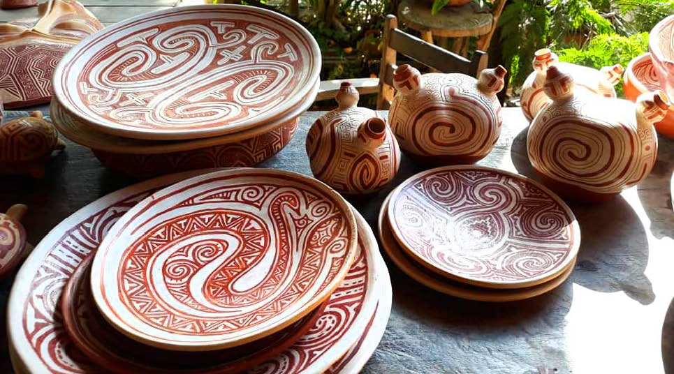 Cerâmicas do Ateliê Arte Mangue Marajó