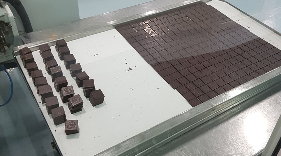 Produção de chocolate na fábrica Mendoá