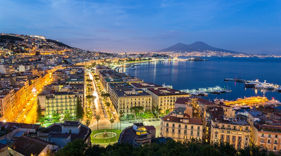 Paisagem noturna de Nápoles 