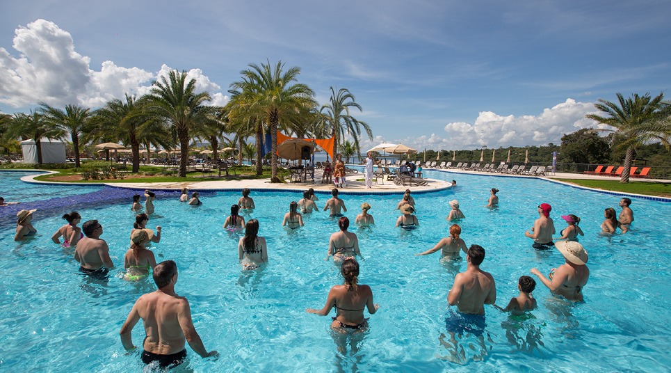 O Malai Manso tem atividades para todos os públicos Hidroginástica na piscina do Malai Manso