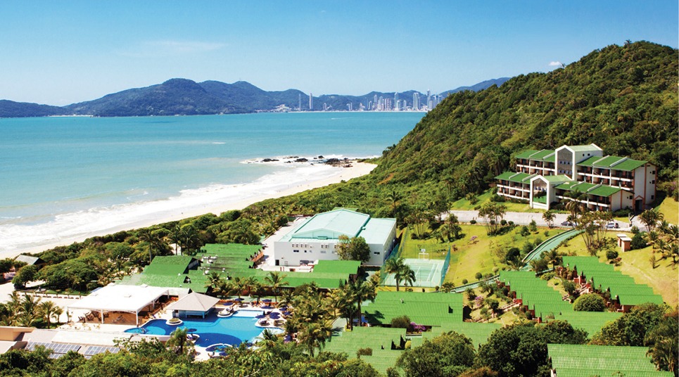 Vista aérea do Infinity Blue Resort & Spa, hotel para curtir com a família