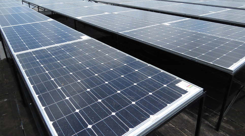 Placas de energia solar do Juma Amazon Lodge