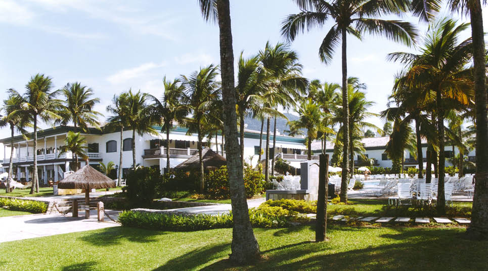 O Casa Grande Hotel é cercado por palmeiras Área verde do Casa Grande Hotel