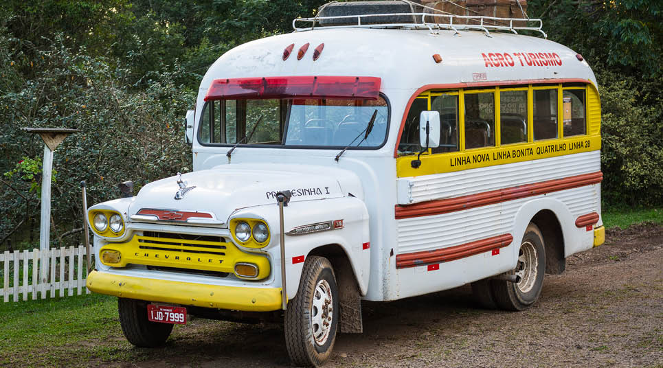 Os passeios são feito em veículos como Dodge Fargo 1948 e Ford Bicudo 1970 Passeio de agroturismo em Gramado