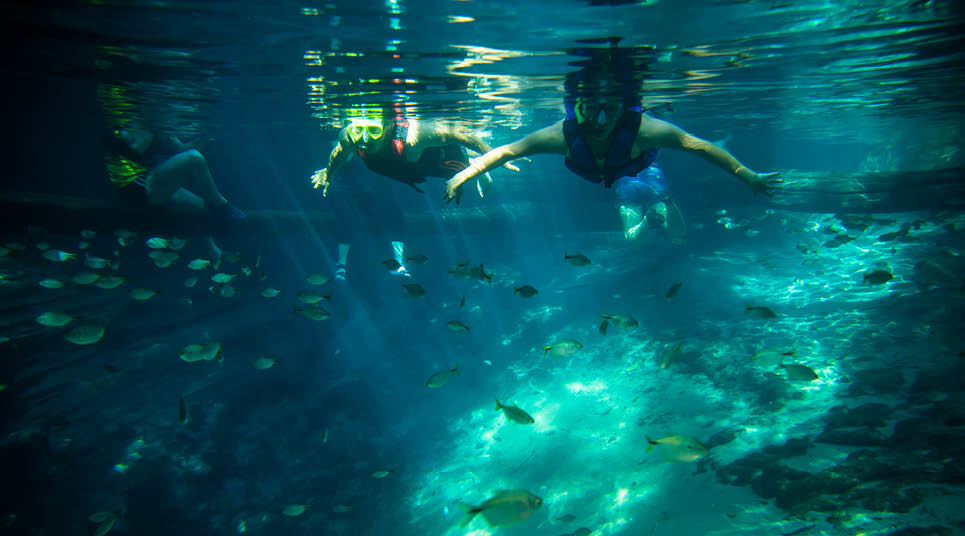 Flutuação em águas cristalinas