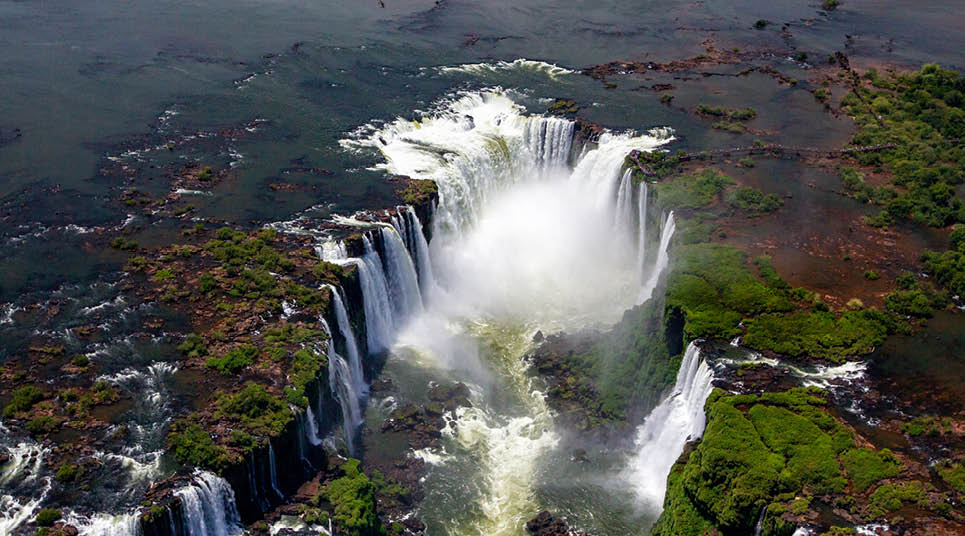 As Cataratas do Iguaçu estão entre as Sete Novas Maravilhas do Mundo Vista aérea das Cataratas do Iguaçu