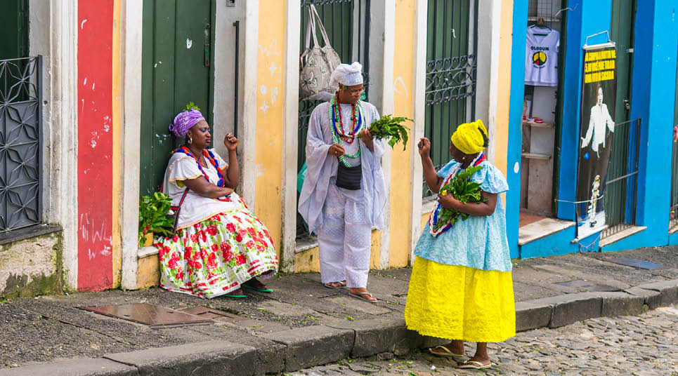 Aproveite para se benzer com ervas e tirar as urucas Benzedeiras no Pelourinho