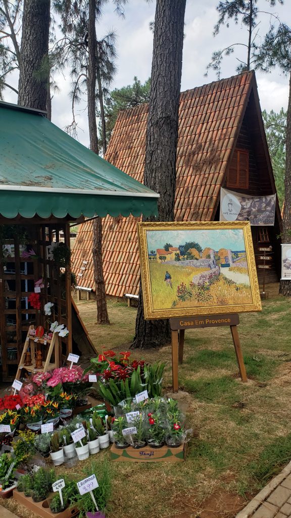 Obras de arte podem ser apreciadas pelo caminho Parque Van Gogh