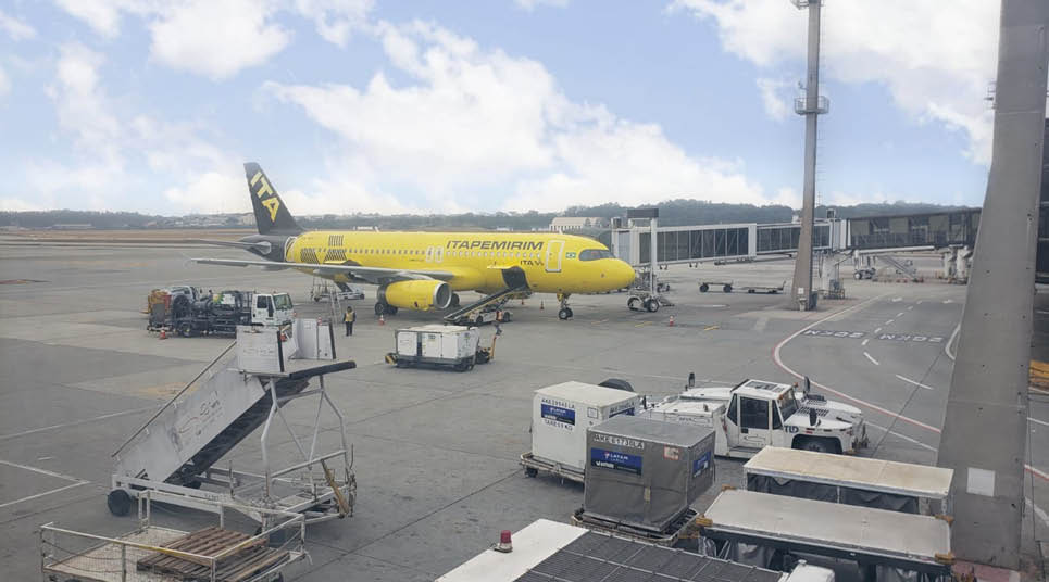 Avião da Itapemirim no aeroporto de Maceió