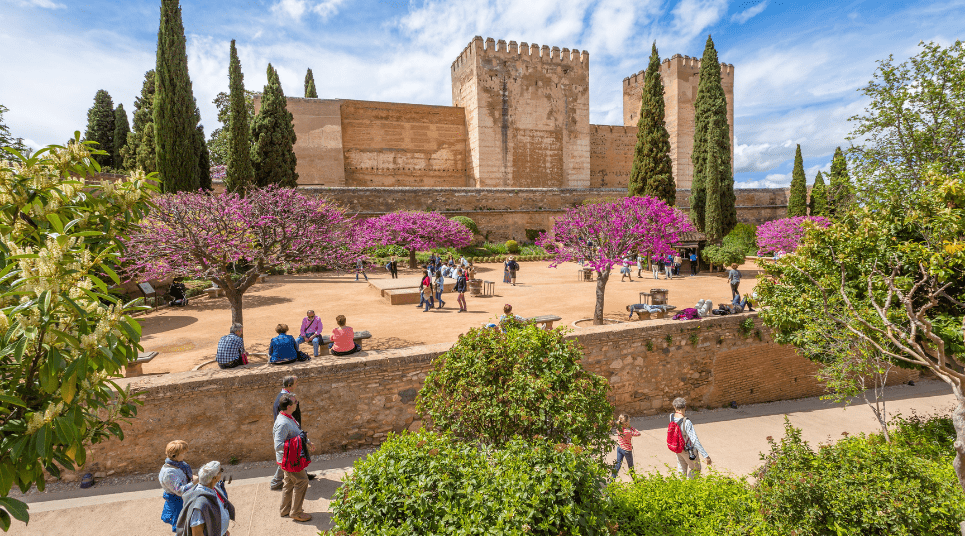 Alhambra: principal ponto turístico de Granada