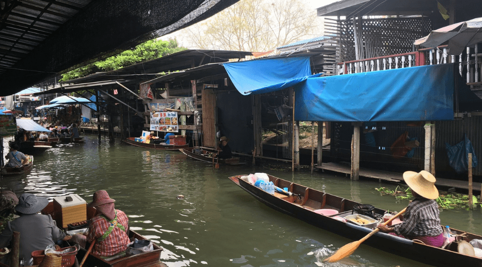 Passeios pelo mercado flutuante em Bangcoc