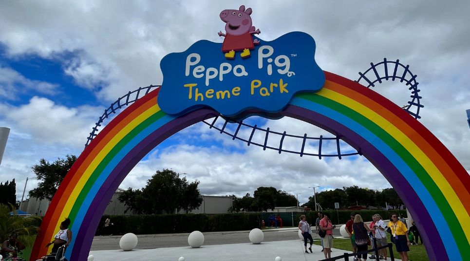 Entrada do Parque da Peppa Pig inaugurado em orlando