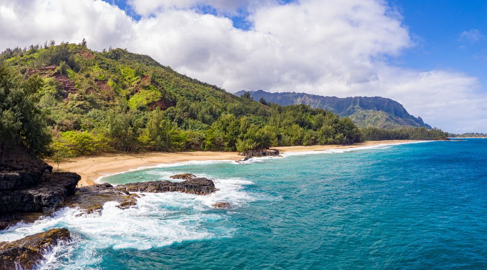Praia Lumaha'i, em Kauai.