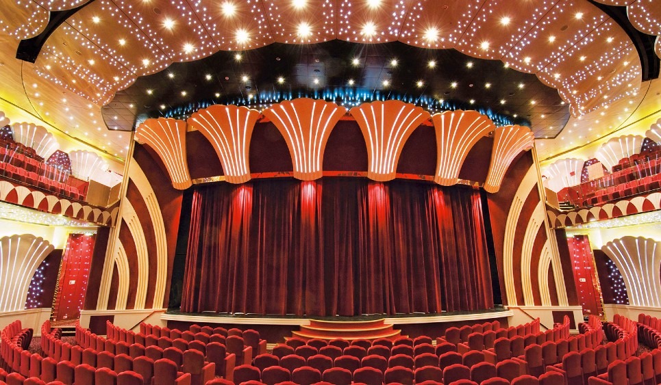 O luxuoso teatro do MSC Musica