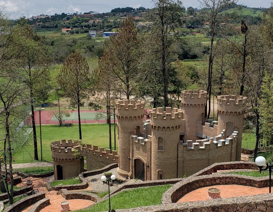 Castelo Medieval do Hotel Atibainha é um dos destaques entre as atrações infantis (Foto: Tarcila Ferro)