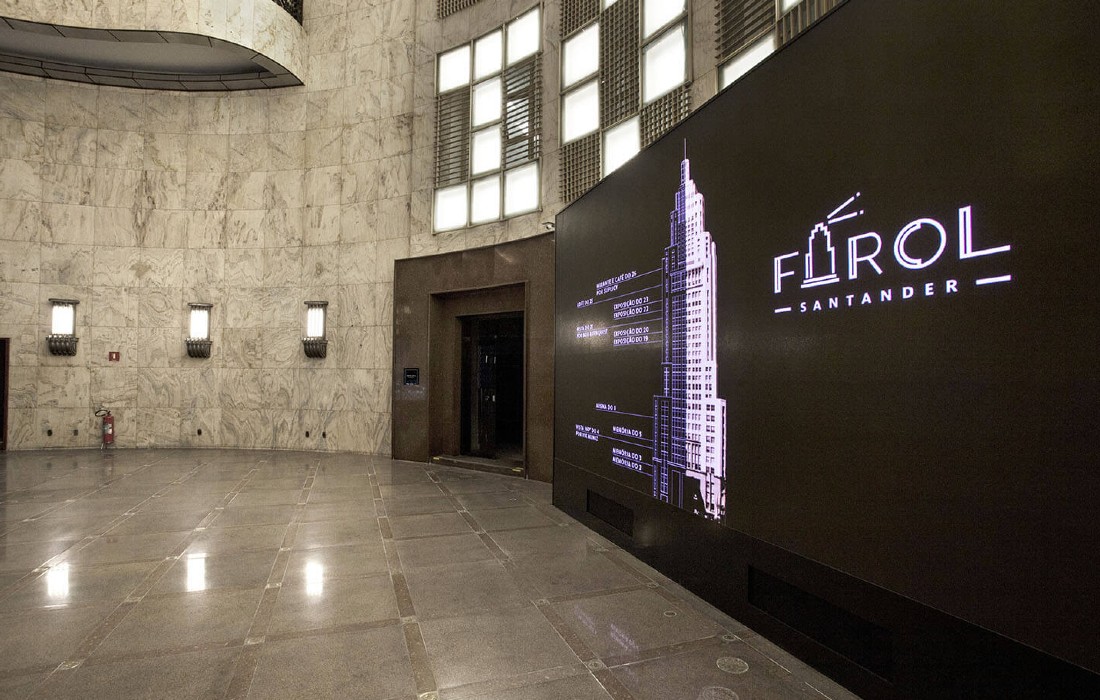 Localizado no centro histórico de São Paulo, o Farol Santander conta com um acervo de memória fixo, exposições em exibição por um tempo limitado, uma pista de skate, espaços gastronômicos e muito mais! Confira a programação.