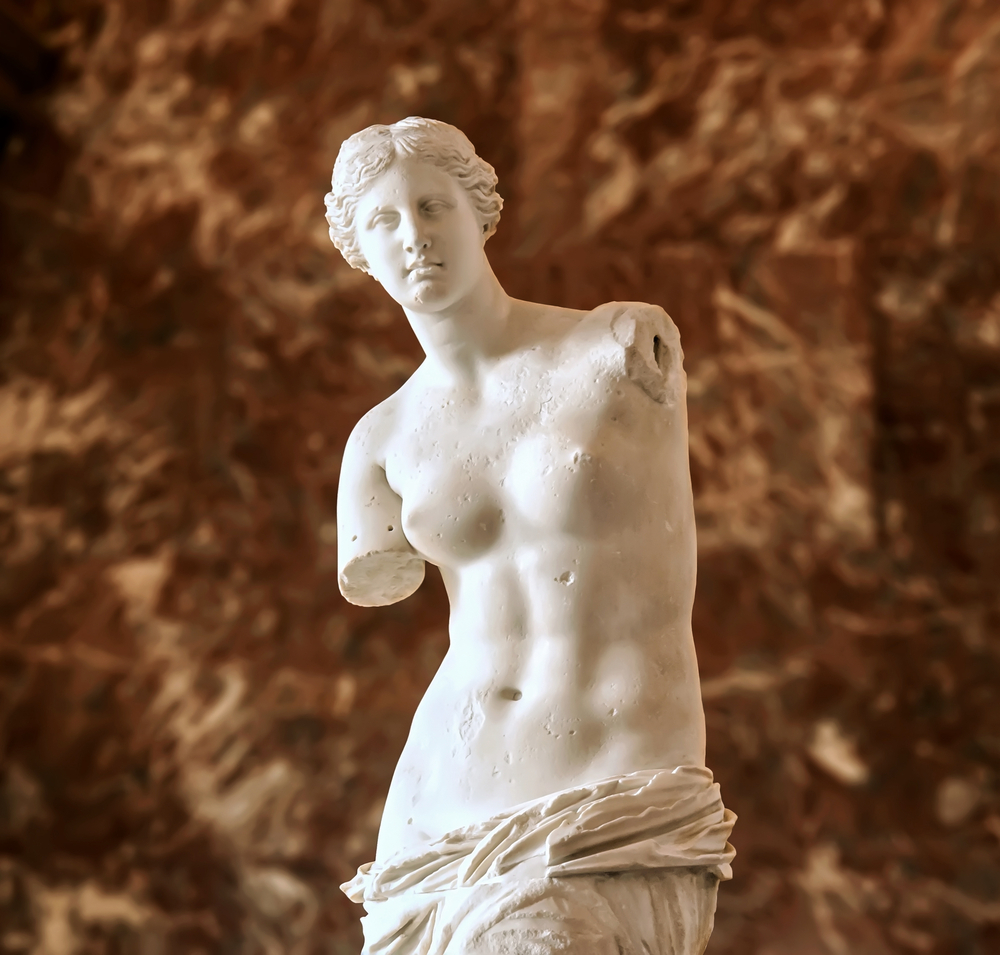 estátua de mármore que representa a deusa grega Afrodite (foto: shutterstock)