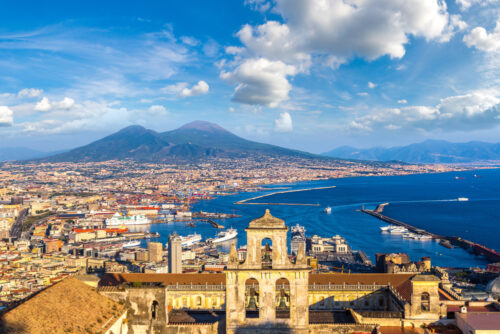 Nápoles com Vesúvio ao fundo