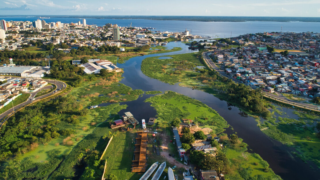 Manaus é marcada por sua posição geográfica na junção dos rios Negro e Solimões, formando o Rio Amazonas (shutterstock)