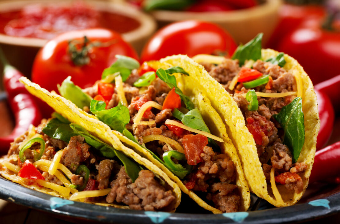 Populares no mundo todo, os tacos surgiram como comida de rua mexicana (shutterstock)
