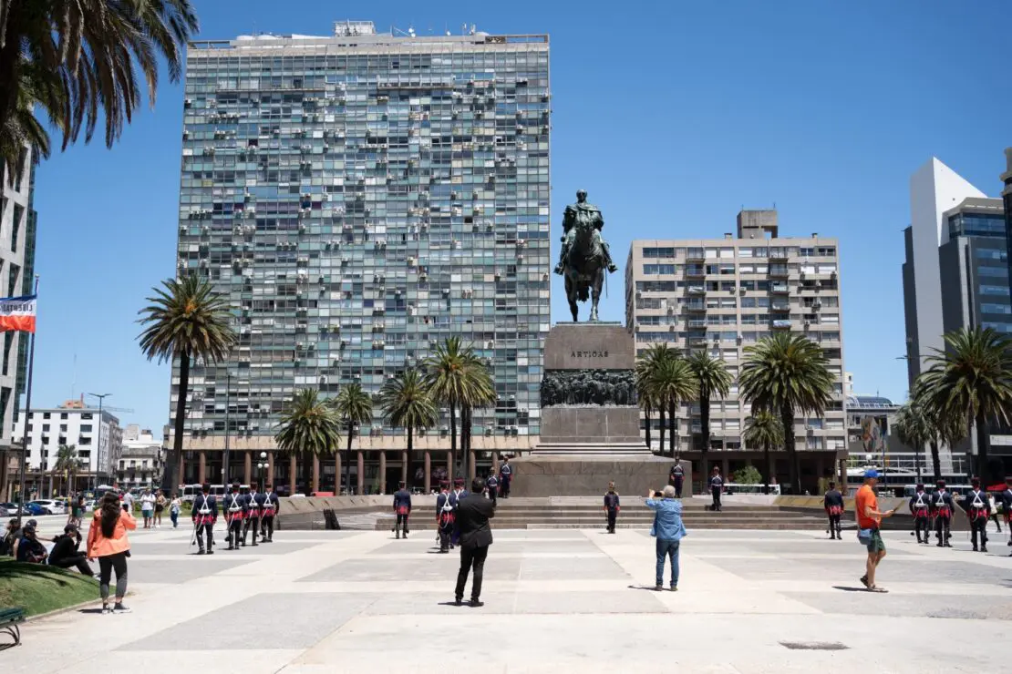 Esta praça é o coração de Montevidéu (shutterstock)