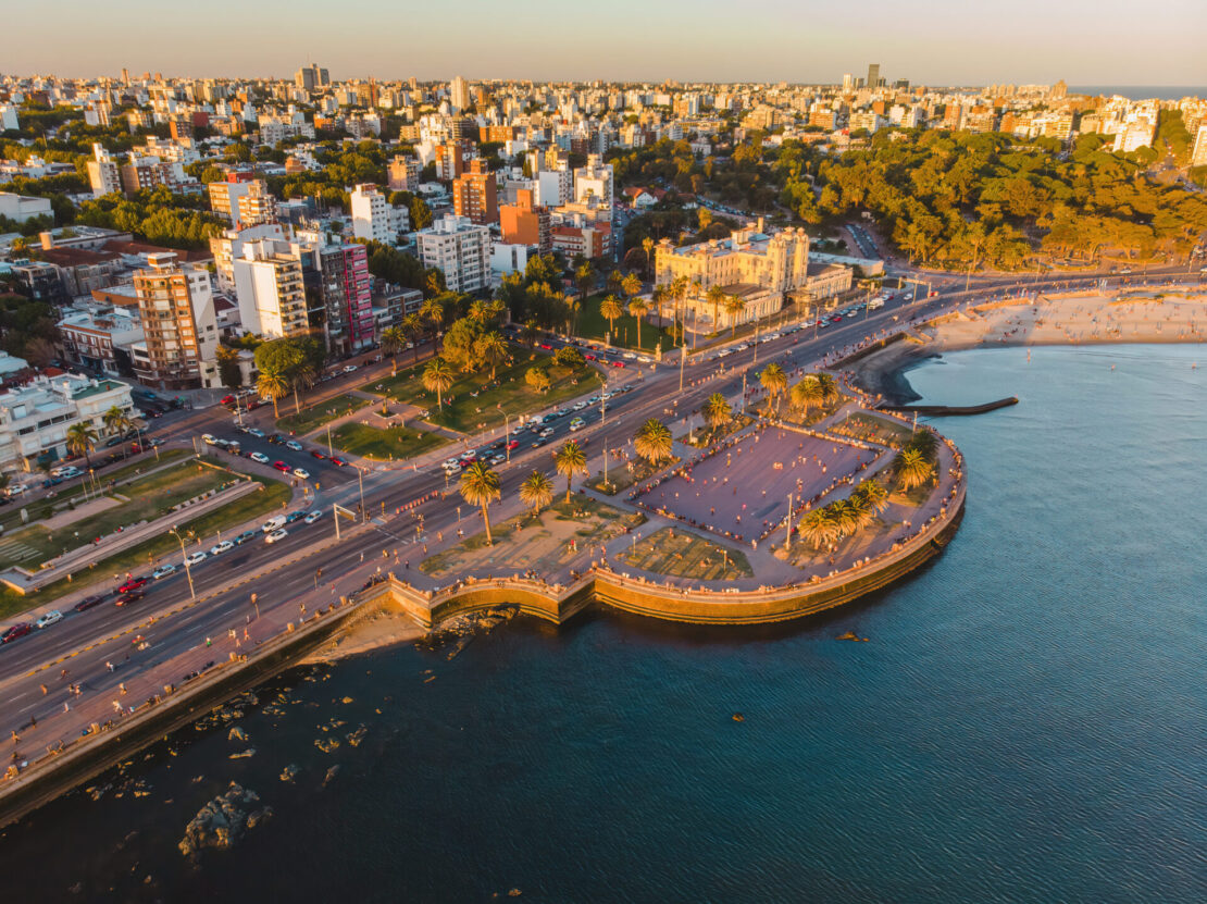 Montevidéu, no Uruguai, teve um aumento de 30% de turistas brasileiros nos últimos anos (shutterstock)