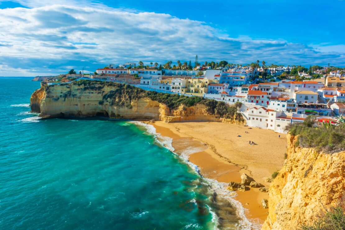 Algarve é localizado no sul de Portugal (shutterstock)