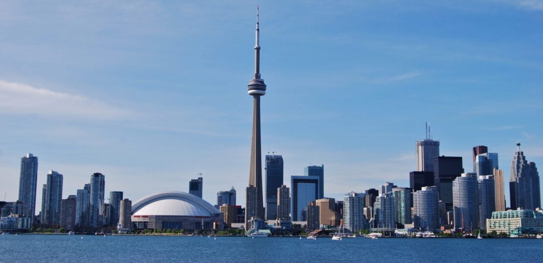Toronto, está localizada às margens do Lago Ontário, no Canadá (shutterstock)
