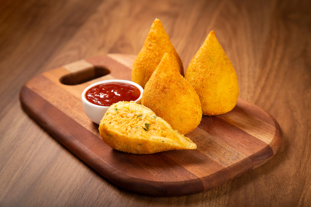 midas típicas do Brasil: coxinha