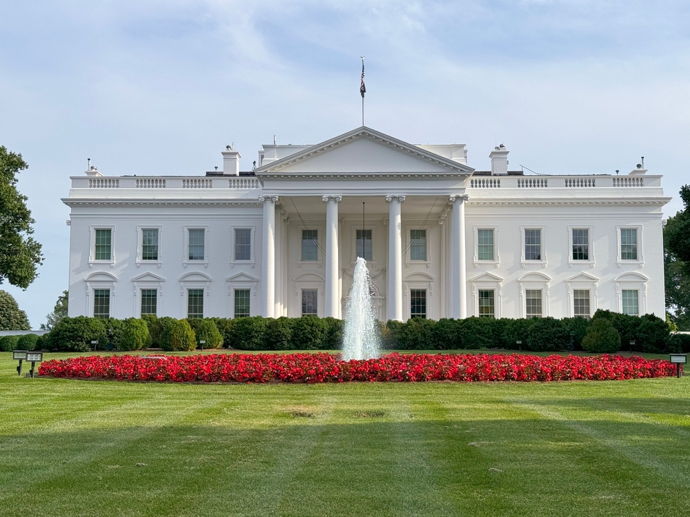 Trump restringe entrada turística de doze países