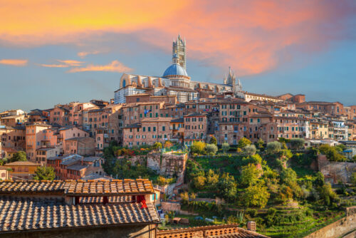 Siena: destino medieval encanta turistas na Toscana