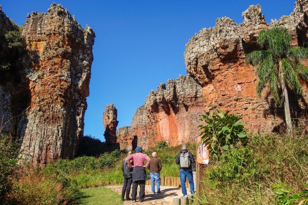 Turistas em Parque Estadual do Paraná em Ponta Grossa