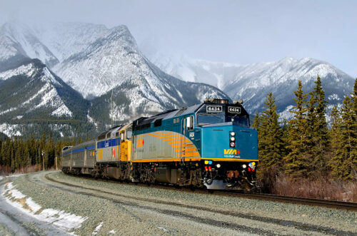 Explore o Canadá de trem por destinos incríveis