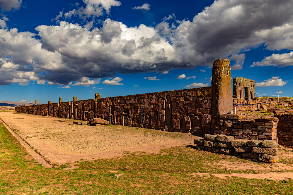 Sítio arqueológico Tiahuanaco na Bolívia