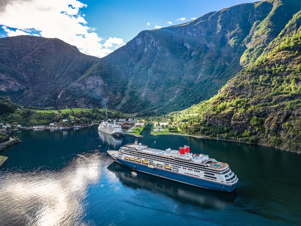 Noruega: trem entre fiordes é experiência ferroviária única