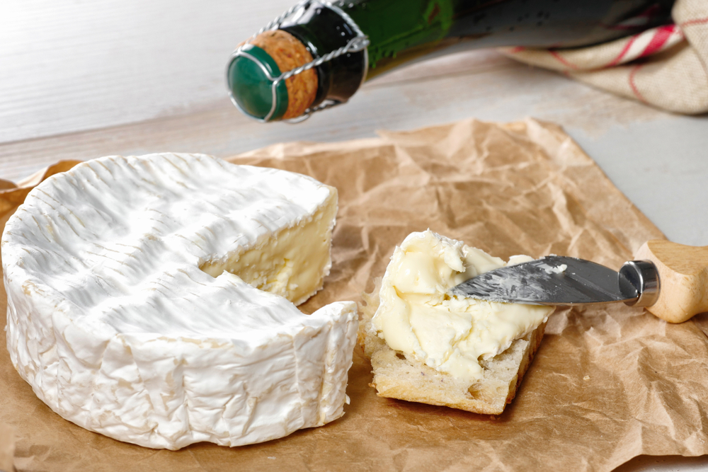 Queijo Camembert produzido na Normandia, França