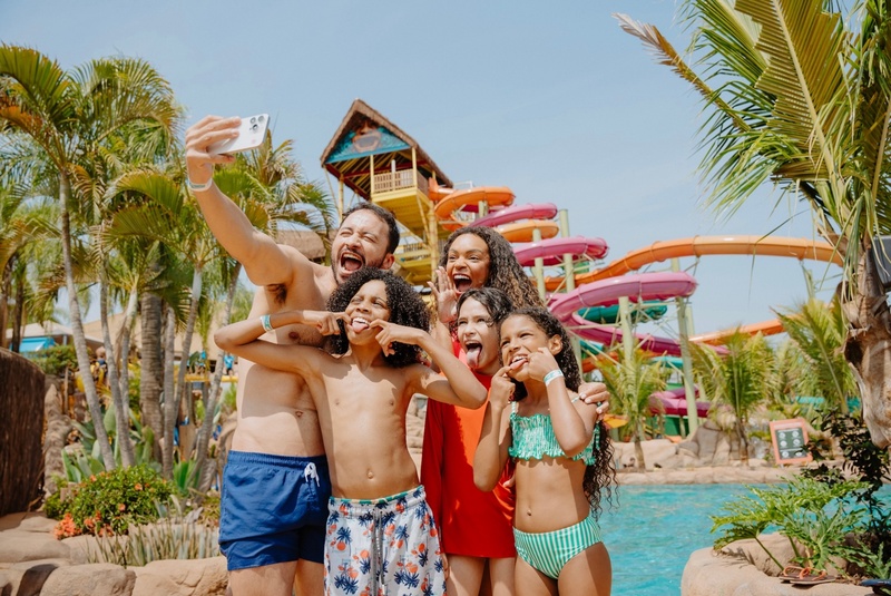 Parques aquáticos com águas quentes atraem no inverno