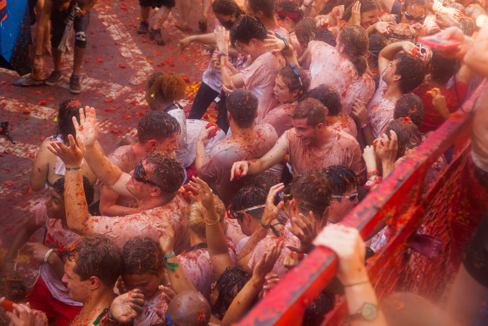 Há 80 anos, Tomatina alegra locais e atrai turistas