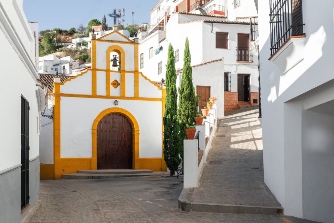 Setenil de las Bodegas: aldeia escavada nas rochas da Andaluzia