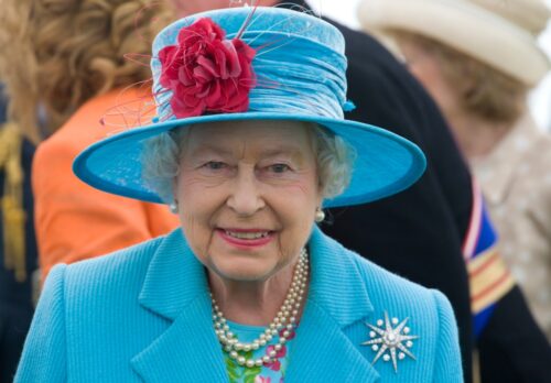 Centenário da rainha Elizabeth II inspira exposição em Londres