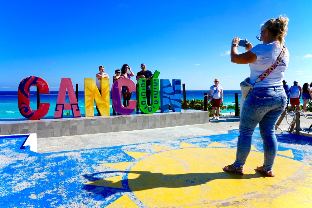 Turistas em Cancú, México